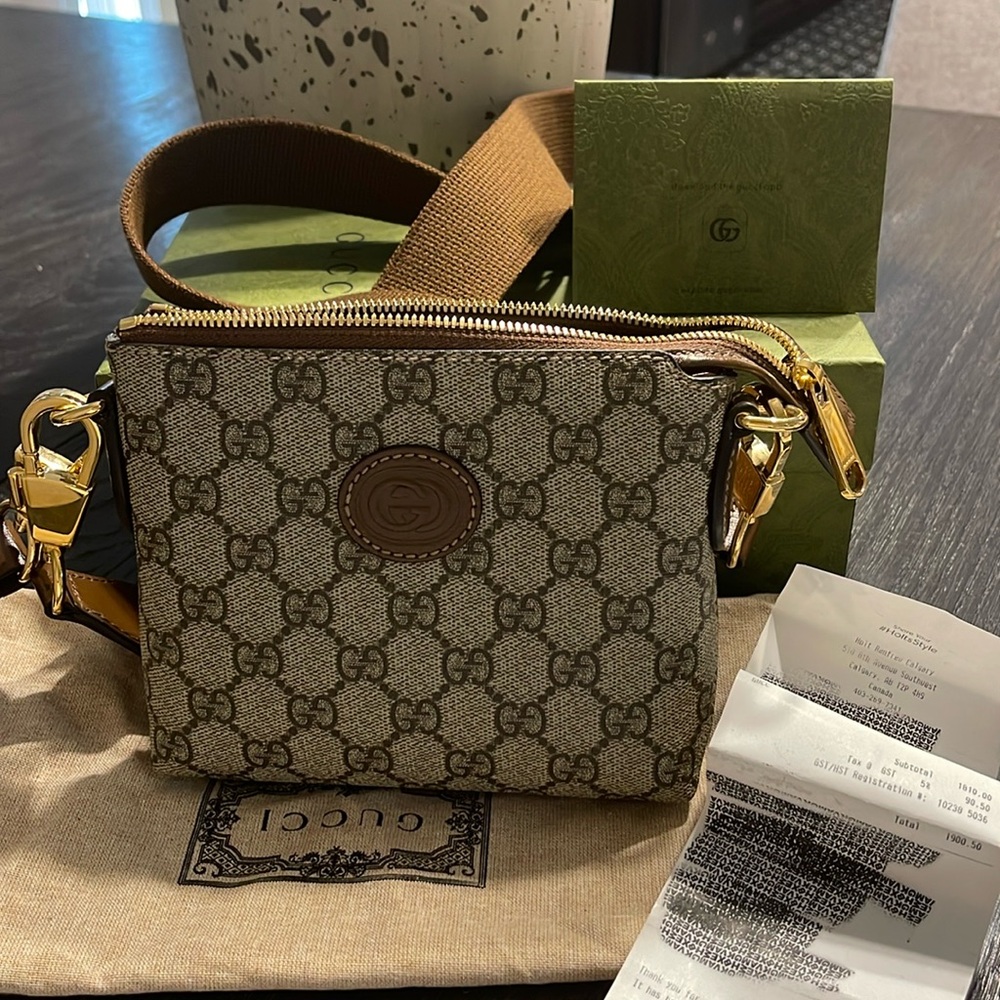 Gucci Interlocking Messenger Supreme with receipt box and cards- brand new-$1900